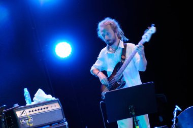 Sahnede Caz Grubu çalıyor