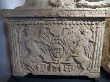 Etrüsk mezar taşları müzede