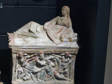Müzedeki antik etruscan sanatı