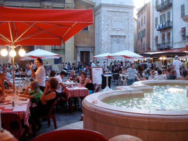 İskandinav yaşam tarzı - açık hava kafe