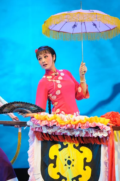 Vrij Chinese Traditionele Opera Actrice Met Theatrale Kostuum — Stockfoto