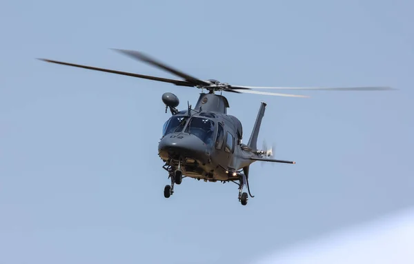 ヘリコプター フライト 輸送コンセプトのビュー — ストック写真