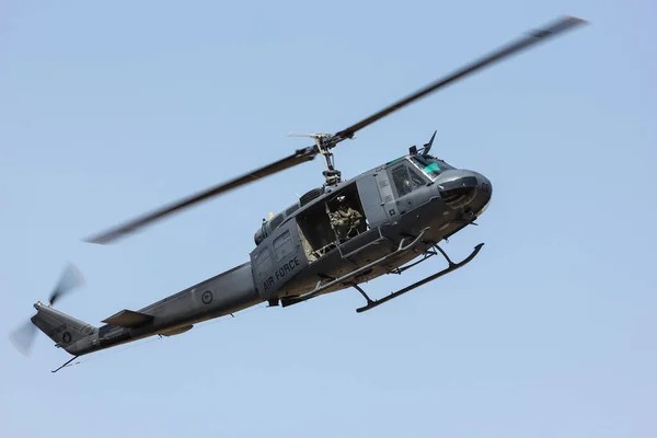Bell Iroquois Helikopter Niebie — Zdjęcie stockowe