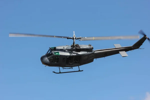 Вертолет Bell Iroquois Небе — стоковое фото