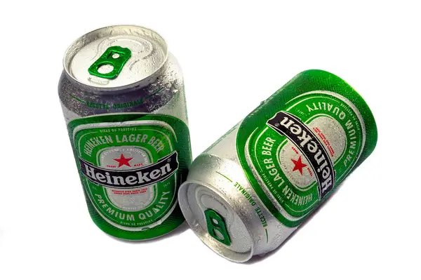 Blik Heineken Bier Witte Achtergrond — Stockfoto