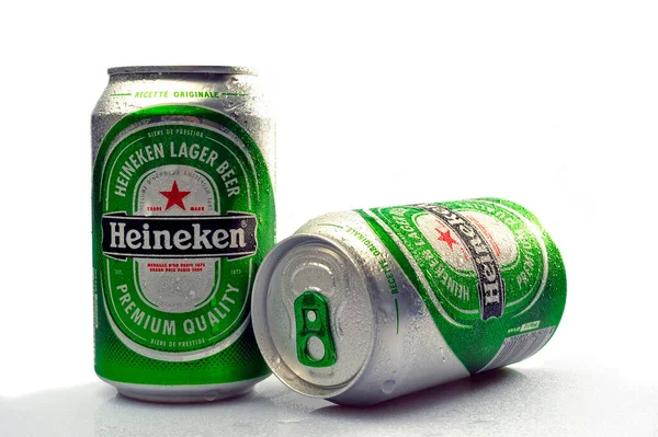 Dosen Heineken Bier Auf Weiß — Stockfoto