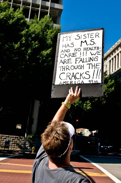 Demonstrant Houdt Teken Occupy — Stockfoto