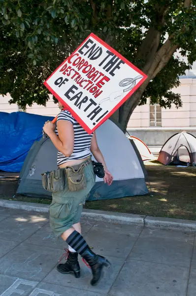 Vrouwelijke Demonstrant Draagt Gebarentaal Bij Occupy — Stockfoto