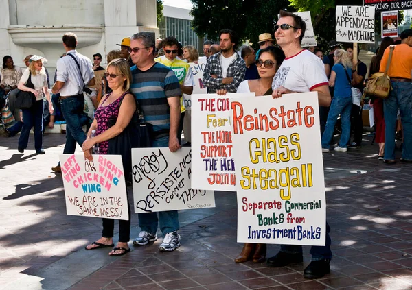 Протестующие Держат Плакаты Оккупированной Территории Лос Анджелеса — стоковое фото