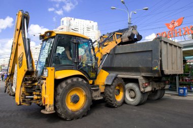 Sokakta yol onarımı
