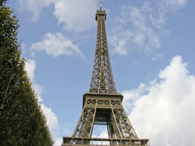 Paris 'teki Eyfel Kulesi' nin Gücü