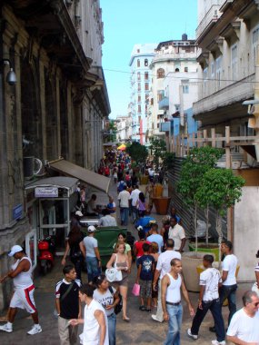 Havana, Küba 'daki eski şehir sokağı.