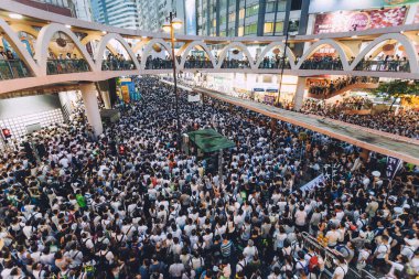 Hong kong - 1 Temmuz: hong kong insanlar hayal kırıklığı 1 Temmuz 2014 hong kong Pekin etkisi üzerinde büyüdükçe daha fazla Demokrasi aramak. Organizatörler protesto bir katılım 510.000 insanların iddia etti.