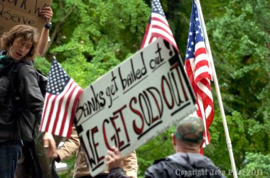 Portland, oregon - 17 Kasım 2011: portland polis isyan dişli closeup Downtown portland, oregon bankaların birinci yıldönümünde işgal portland protesto sırasında işgal wall street 