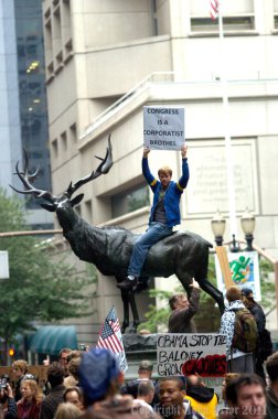 Portland, oregon - 17 Kasım 2011: portland polis isyan dişli closeup Downtown portland, oregon bankaların birinci yıldönümünde işgal portland protesto sırasında işgal wall street 