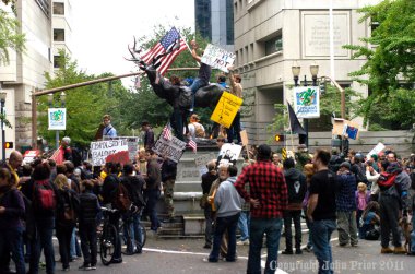 Portland, oregon - 17 Kasım 2011: portland polis isyan dişli closeup Downtown portland, oregon bankaların birinci yıldönümünde işgal portland protesto sırasında işgal wall street 
