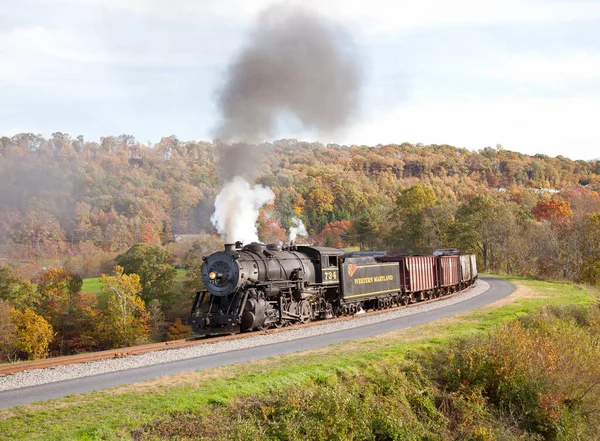 Steam Train Powers Railway — Stock Photo, Image