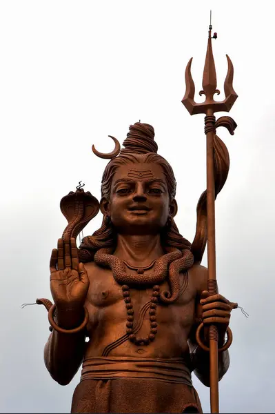印度教湿婆神的木黄金雕像 — 图库照片