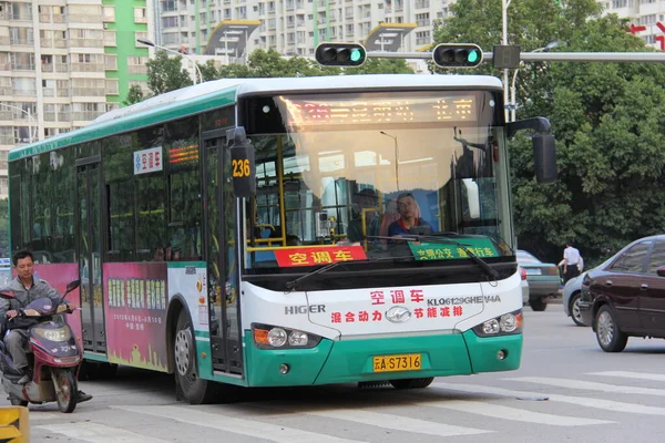 Bus Hybride Sur Route — Photo