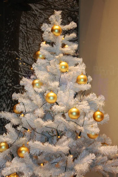 Schöner Festlicher Weihnachtsbaum Für Neujahr Oder Weihnachten — Stockfoto