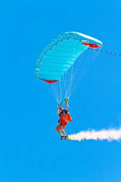 Cadiz Spanien September 2011 Parachutist Rex Pemberton Deltar Cadiz Fjärde — Stockfoto