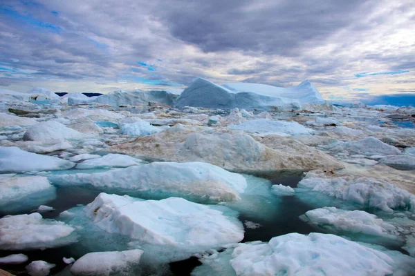 Айсберг Зимний Снежный Пейзаж — стоковое фото
