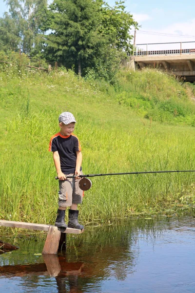 Boy Fishing Small River — Stock Photo, Image