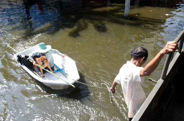 Transporte Personas Las Calles Después Inundación —  Fotos de Stock