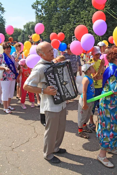 Staraya Russa Russie Juillet Homme Inconnu Avec Accordéon — Photo