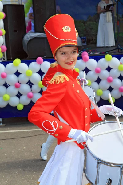 Staraya Russa Russland Juli Junges Trommlermädchen Bei Der Parade — Stockfoto