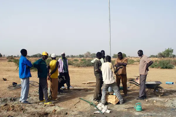 Montage Van Een Pomp Burkina Faso — Stockfoto