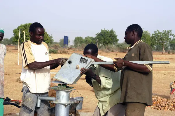 Montáž Čerpadla Burkina Faso — Stock fotografie