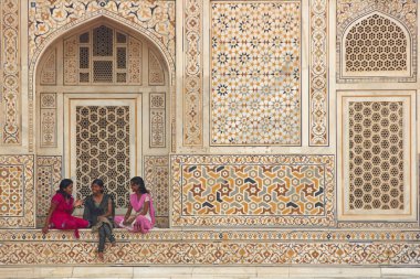 women in the mosque