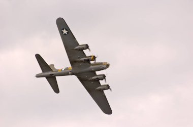 Gökyüzünde Boeing B17 Sally B