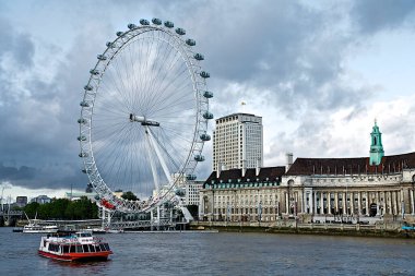 Thames Nehri 'ne bakan Londra Gözü