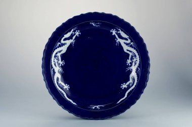 plate with dragon ornaments