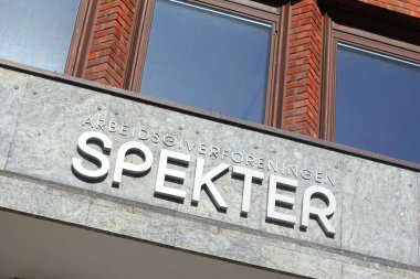 Arbeidsforeningen Spekter Norveç 'te bir işveren organizasyonudur. Kısmen veya daha önce kamu malı olan yaklaşık 180 şirketi düzenler..