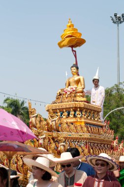 CHIANG MAI, THAILAND - 13 Nisan 2012: Chiang Mai, Tayland 'da düzenlenen Songkran Festivali' nde kimliği belirsiz kişiler 
