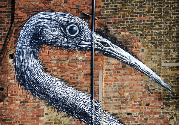 Tuğla Duvardaki Kuş Graffitisi — Stok fotoğraf
