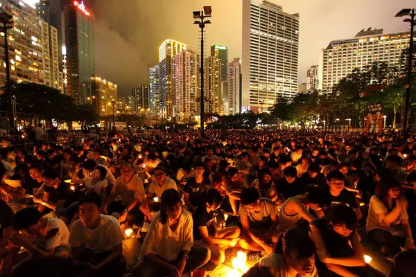 Zehntausende Menschen Bevölkern Den Victoria Park 2011 — Stockfoto