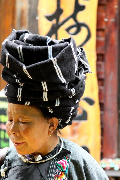 市場のミアオ少数民族女性 — ストック写真