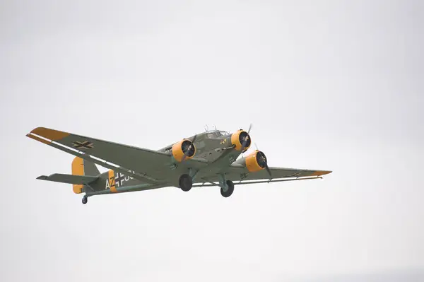 Junkers 52飞机在天空中 — 图库照片