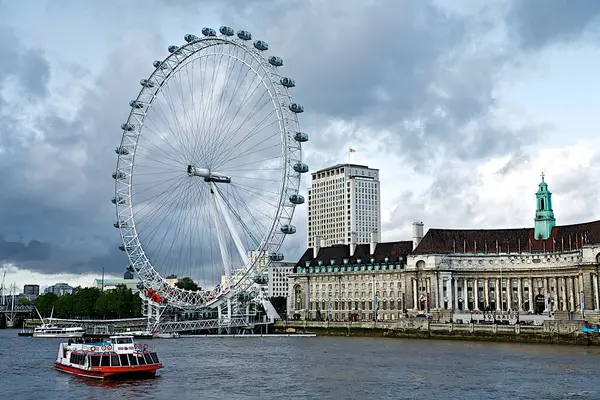 London Eye Looking River Thames —  Fotos de Stock
