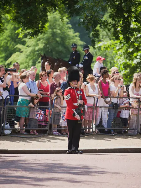 Straży Królowej Pałacu Buckingham Londynie Wielka Brytania — Zdjęcie stockowe