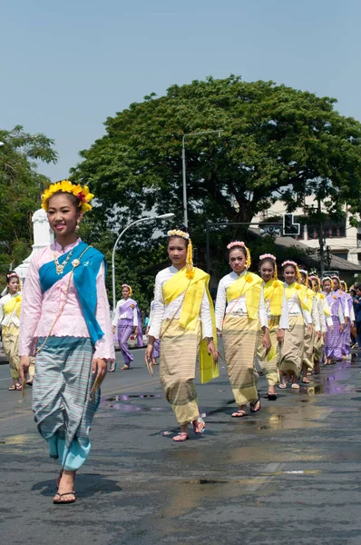 Chiang Mai Thailand April 2012 Niet Geïdentificeerde Mensen Parade Songkran — Stockfoto