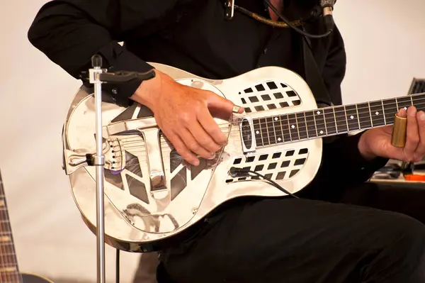Gitara Muzyk Scenie — Zdjęcie stockowe
