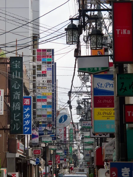 Tipikus Utcai Kilátás Oszakában Japánban — Stock Fotó