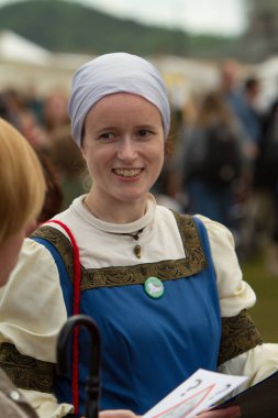 Tarz sahibi çevre ve Oslo Middelalder Festivali ziyaretçileri