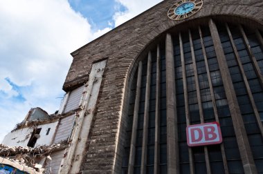 STUTTGART - 18 Eylül 2010: S21 'in Stuttgart, Almanya' daki ana istasyonu yeraltına taşıma planlarına karşı gösteri