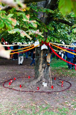 STUTTGART - 18 Eylül 2010: S21 'in Stuttgart, Almanya' daki ana istasyonu yeraltına taşıma planlarına karşı gösteri